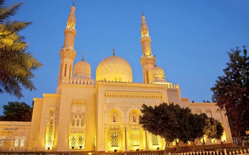 Jumeirah Mosque: A Glimpse into Islamic Architecture and Culture